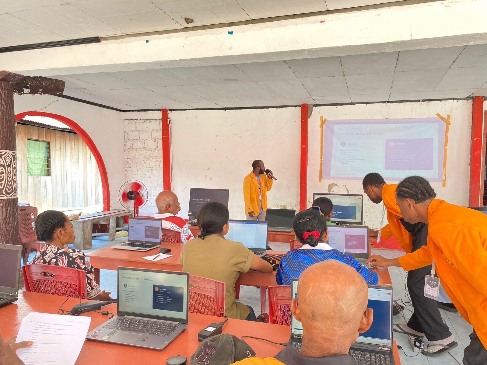 Langkah Pertama Menuju Kampung Digital: Pelatihan Komputer Aparatur Kampung Ifale